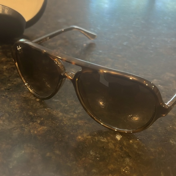 Ray-Ban sunglasses - Picture 3 of 9